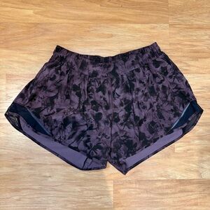 Lululemon Hotty Hot Shorts 4" Inseam Purple Geometric Women’s Sz 10 Athlesiure